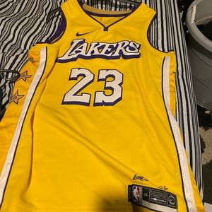 Lebron lakers jersey size L great condition never worn